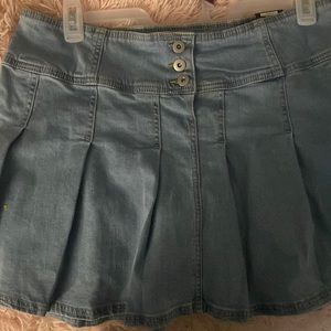 Pleated skirt